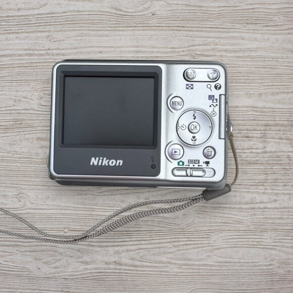 Nikon Coolpix L4 Compact Digital Camera *NOT WORKING* Original Box Case Cables++ - Picture 3 of 8